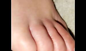 Candid milf wife feet, rough soles