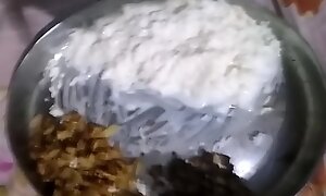 àn Indian slave dog eating cum rice by forced mistress